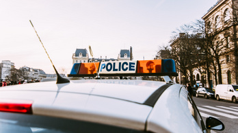 Durván elfajult egy igazoltatás Párizs elővárosában, felfüggesztett börtönt kaptak a rendőrök