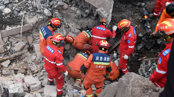 Legkevesebb nyolc ember meghalt, és több tucatnyian eltűntek földcsuszamlás miatt Kínában