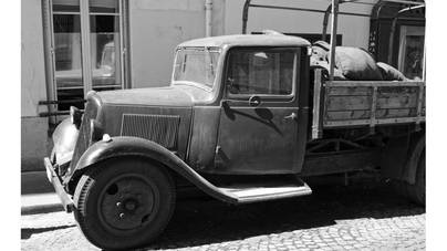 Több ezer náci teherautót tett tönkre egyetlen mozdulattal az autógyár-igazgató