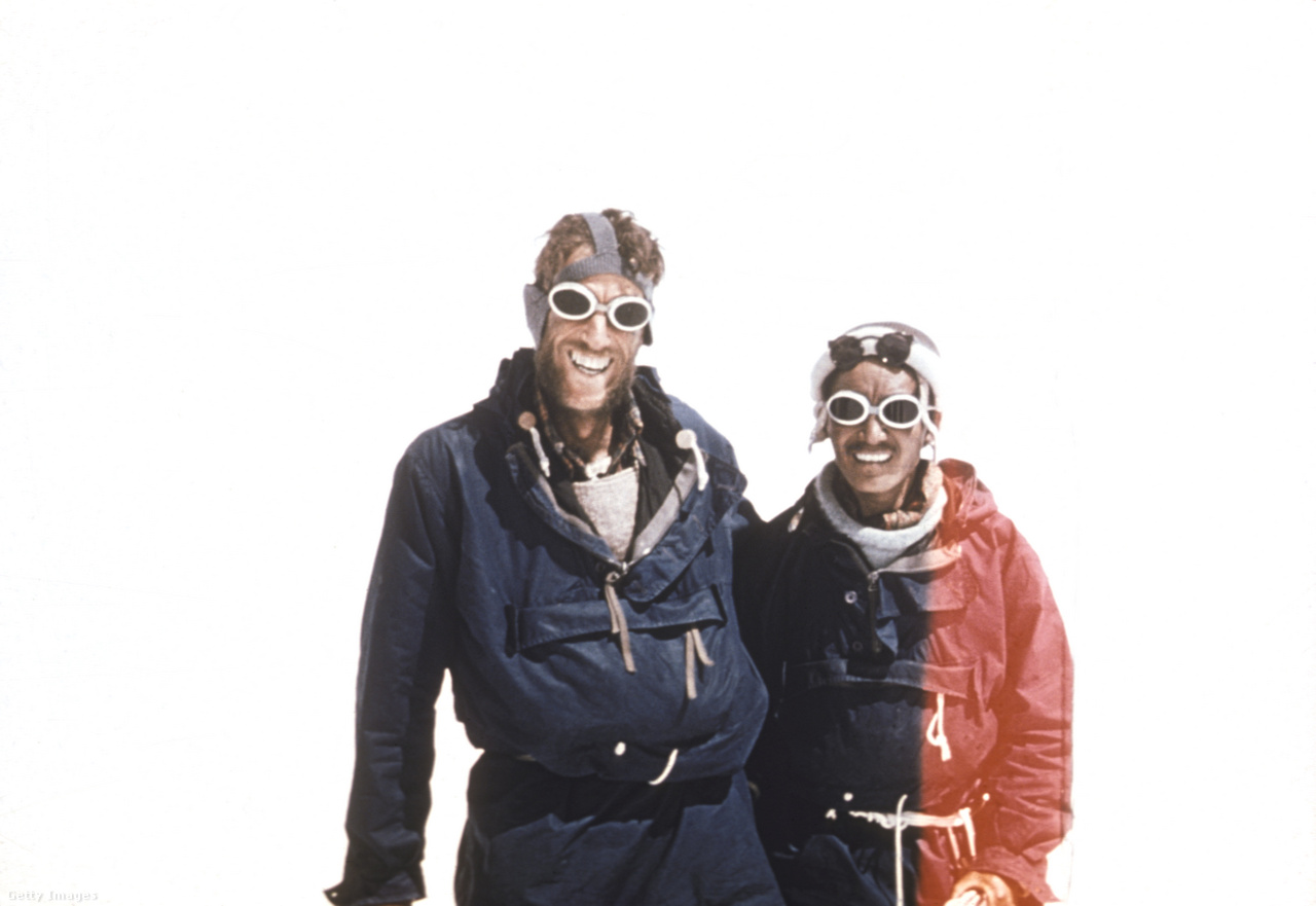 Nepál, 1953. május 30. Edmund Hillary és Tenzing Norgay az Everest megmászása után