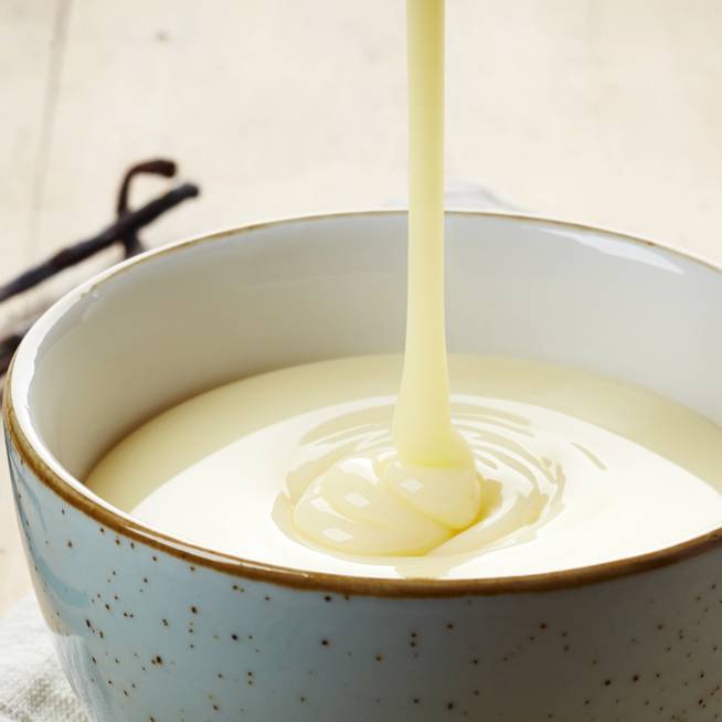 Házi vaníliaszósz 10 perc alatt: tej és tojás nélkül készül