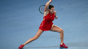 A női címvédő játszmavesztés nélkül jutott az Australian Open fináléjába