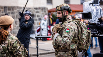 Tábornoknő vezényli az Irakba készülő magyar rohamlövészeket