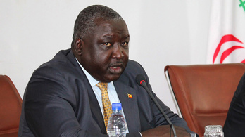 „Aki éhen hal, az hülye” – mondta Uganda külügyminisztere