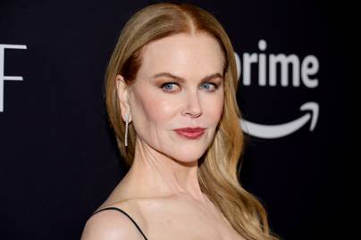 Az 56 éves Nicole Kidman melltartóban és szoknyában fotózkodott: kapott hideget-meleget a kommentelőktől