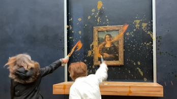 Levessel dobálták meg a Mona Lisát klímaaktivisták Párizsban