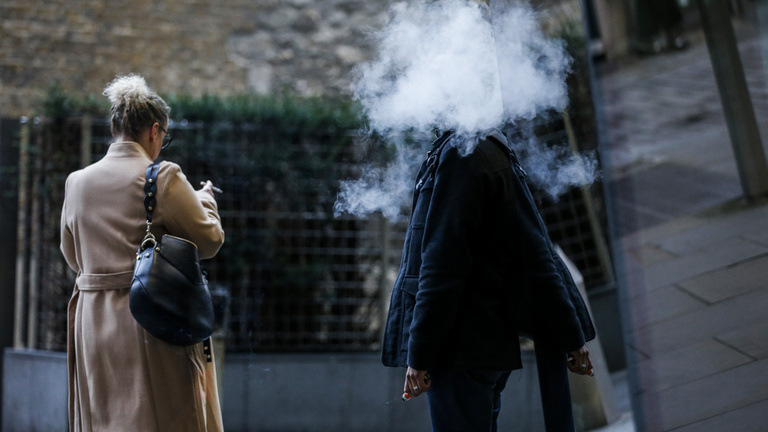Új illegális elektronikus cigaretta terjed a tinik között – ugrásszerűen emelkedik a nikotinmérgezések száma