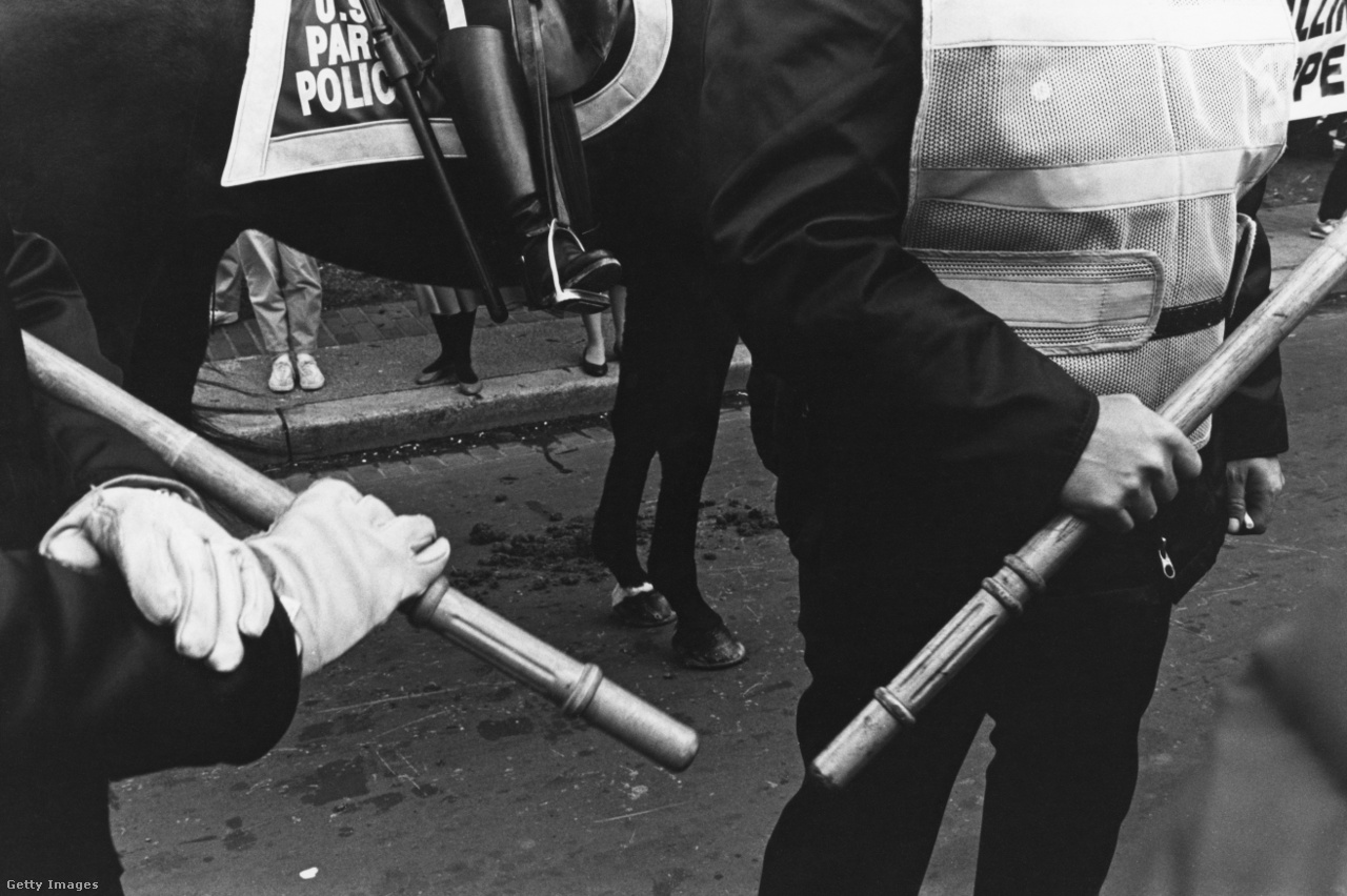 Washington, Egyesült Államok, 1989. április 9. Rendőrök a nők egyenjogúságáért szervezett felvonuláson