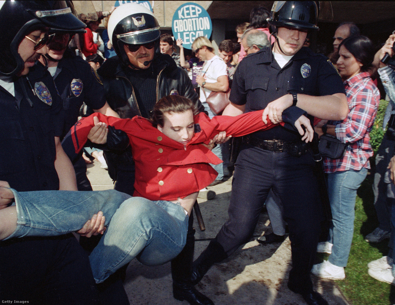Cypress, Egyesült Államok, 1989. március 23. A rendőrség letartóztatja az abortusz ellen tiltakozókat a Planned Parenthood szervezet létesítménye előtt