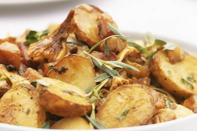 Serpenyős sült krumpli hagymával: ízletes köret kevés munkával