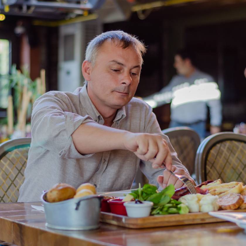 Egy férfi 127 alkalommal evett ingyen az étteremben - Az 