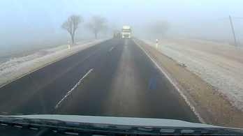 Amikor ködben szembejön a kamion