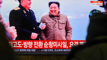 Kim Dzsongun nagyobb fokozatra kapcsol, újabb rakétákat tesztelt