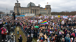 Csaknem 150 ezren tüntettek Németországban az AfD ellen