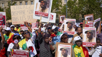 A szenegáli ellenzék nem fogadja el az elnökválasztás elhalasztását, tüntetést szervez