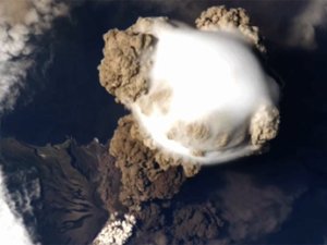 Ilyen egy vulkánkitörés az űrből nézve