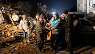 „Házak helyett romkupacokat láttunk” – egy éve történt a katasztrófa, rengetegen élnek táborokban