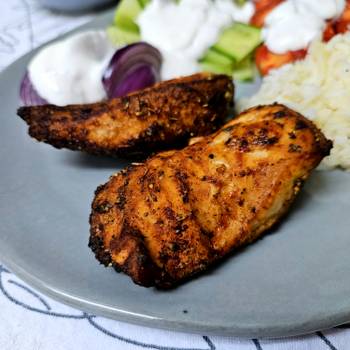 Színes és ízletes görög csirketál: egészséges ebéd egyszerűen