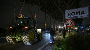 Róma körül éjszakáztak a tüntető olasz gazdák