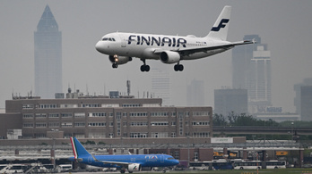 A Finnair mérlegre állítja utasait a repülőgépre való beszállás előtt