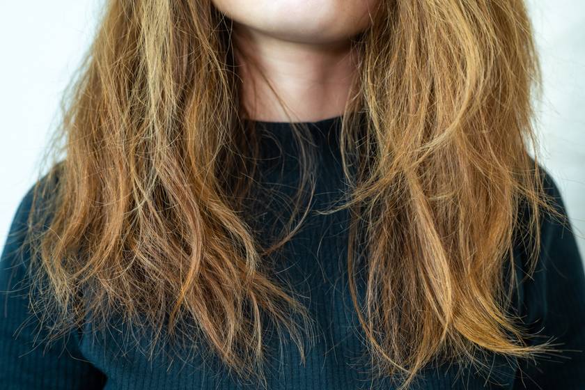 Így rejtsd el a töredezett hajvégeket egy nőies frizurával – 8 csinos fazon, ami száraz, megviselt tincsekből is előnyös