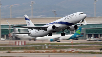 Megszakította útját egy Izraelbe tartó repülőgép, miután egy utas be akart törni a pilótafülkébe
