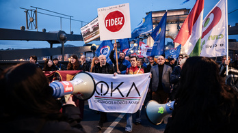 DK: az Országos Mentőszolgálat megtagadta a vasárnapi összellenzéki tüntetés biztosítását