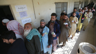 Pakisztán: Választások vannak, most nincs internet- és mobilszolgáltatás!