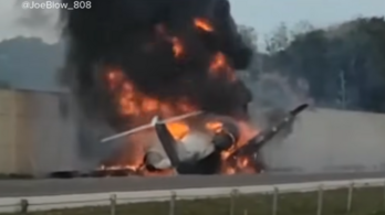 Magánrepülőgép zuhant egy autópályára Floridában