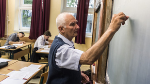 Drasztikusan nőtt a nyugdíjasként dolgozó pedagógusok száma