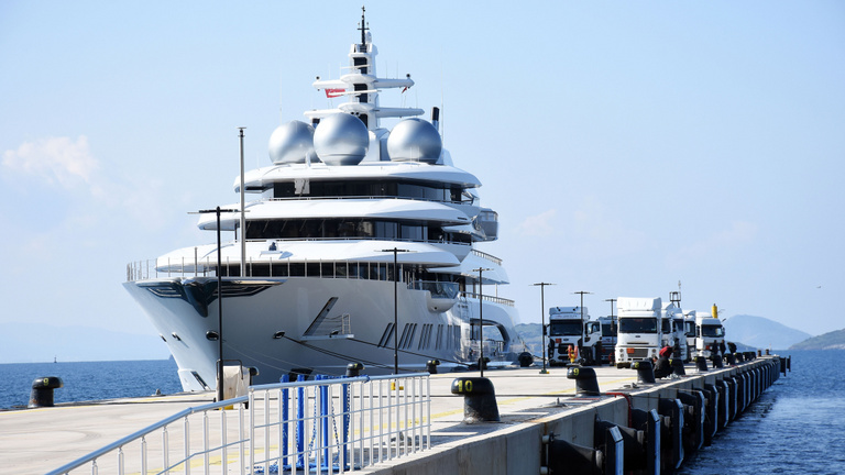 Dollármilliókba kerül a kikötődíja is: már elárvereznék a lefoglalt jachtot, ha tudnák, kié