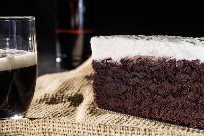 Gazdag, ír csokoládétorta: fekete sör kerül a tésztájába