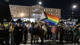 Görögország legalizálja az azonos neműek házasságát