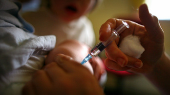 Beperelte az államot egy édesanya, aki szerint a védőoltásoktól lettek betegek a gyerekei