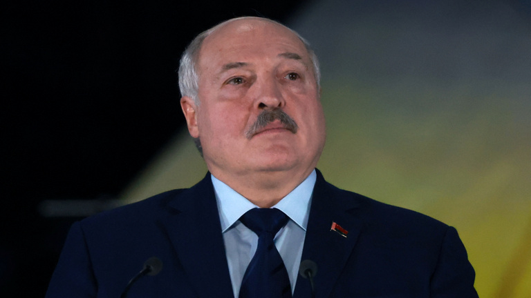 Lukasenka fegyveres utcai járőrözést rendelt el