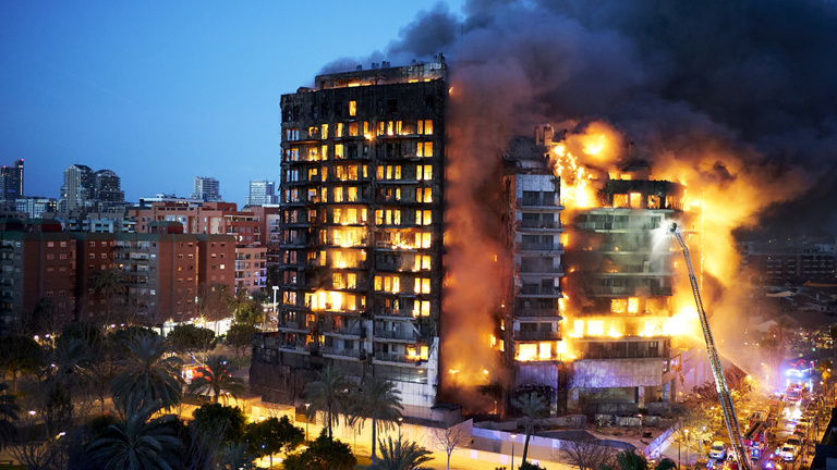 Szörnyű tűzvész Valenciában, több ember meghalt