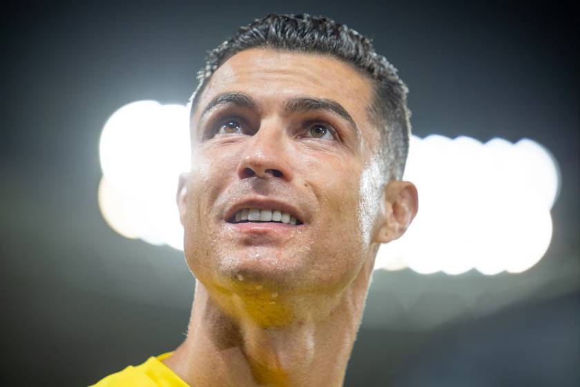 Cristiano Ronaldo félmeztelen képén bizarr dolgot szúrtak ki: a rajongók egyből cukkolni kezdték