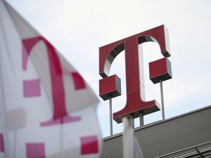 Felvásárolhatják a Magyar Telekomot