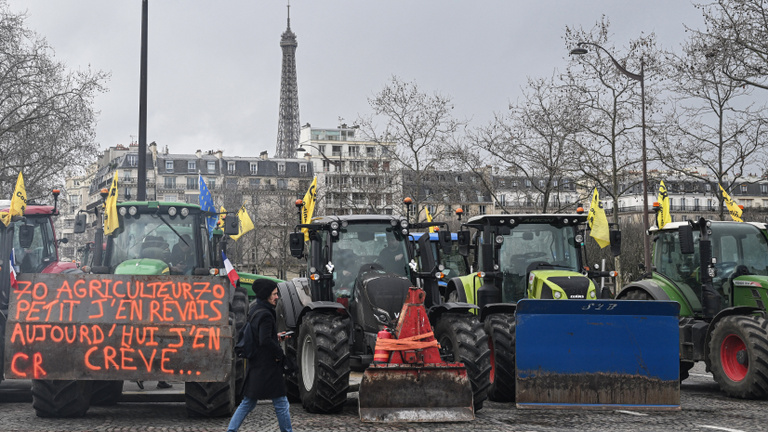 A francia gazdák újra bevették Párizst, Macron nehéz pillanatok elé néz