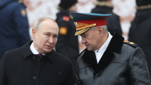 Hibát hibára halmoz a háborúban, Putyin embereként mégis érinthetetlen