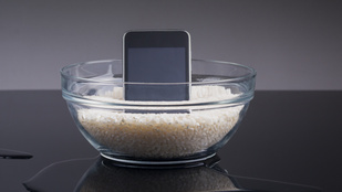 Az Apple elárulta, hogy van-e értelme rizsbe tenni az elázott mobiltelefont