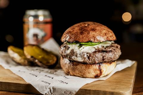 Balatonfüredet is bevették a díjnyertes burgerek – Kipróbáltuk a Grøenk Delit