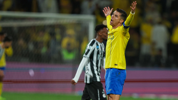 Messi nevét skandálták, erre Ronaldo obszcén gesztussal reagált