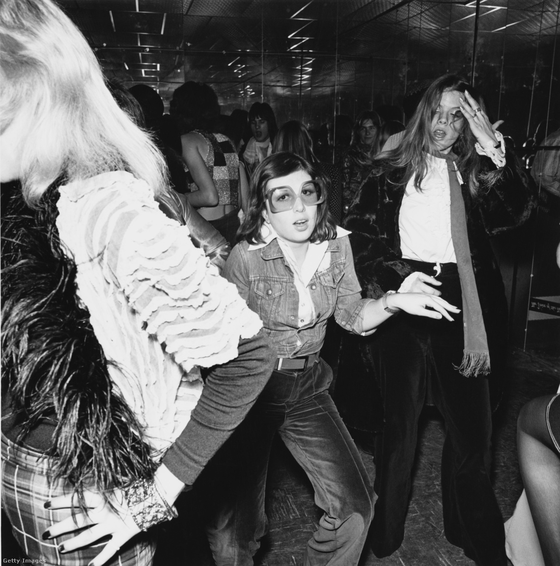 Amerikai Egyesült Államok, Kalifornia, Hollywood, 1973 körül. Emberek táncolnak a Rodney Bingenheimer's English Disco-ban 