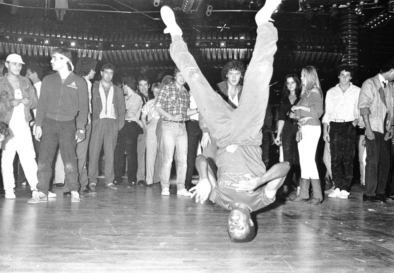 1987. Egy break táncos a fején pörög egy klubban