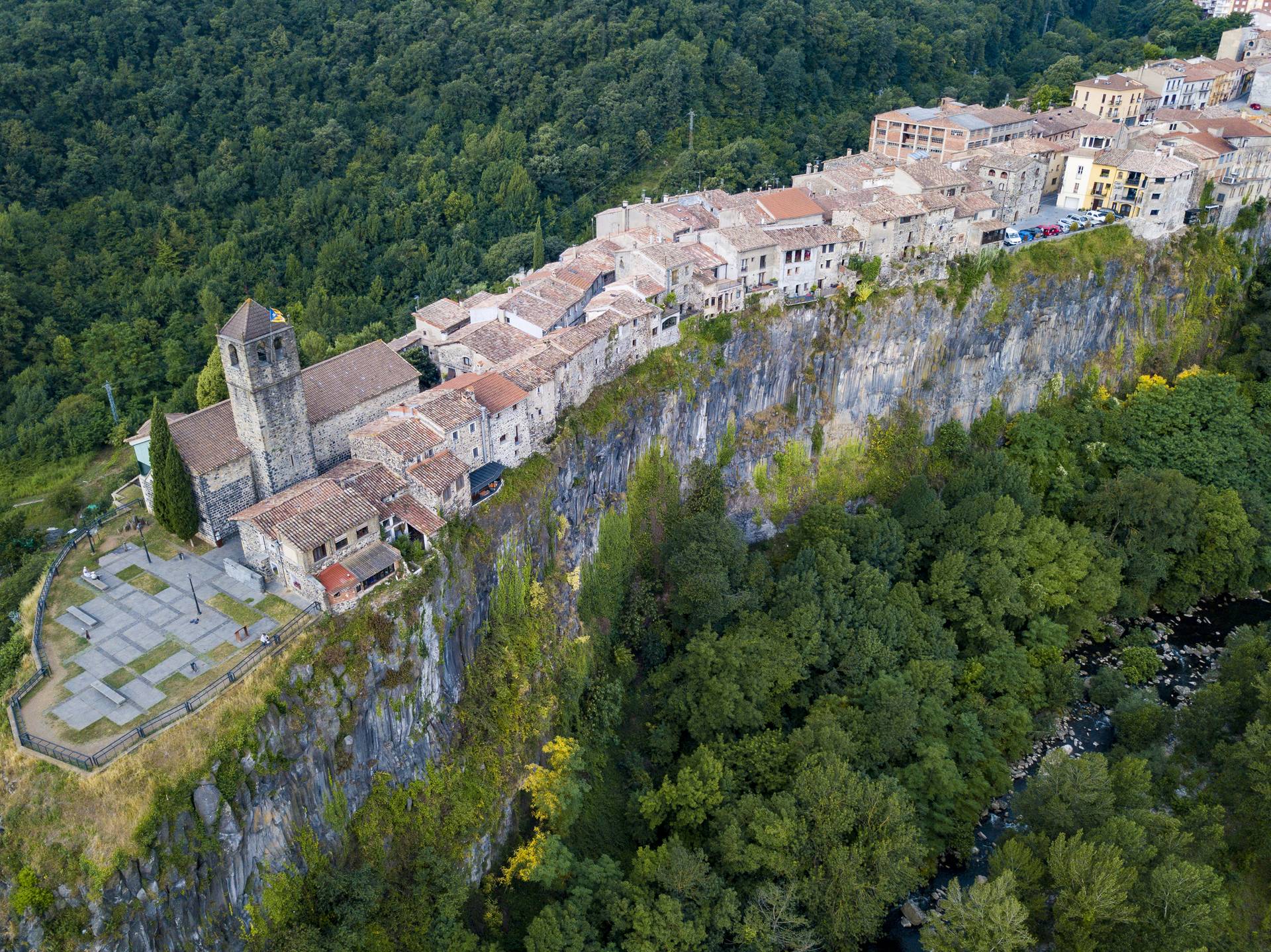 A sziklára épült spanyol falu