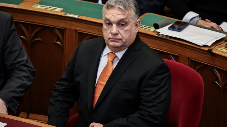 „A világ szégyene, Orbán Viktor Putyin kottájából játszik” – reagáltak az ellenzéki pártok a parlamenti eseményekre