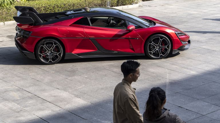 A BYD legdrágább sportkocsija már a Ferrarival és a Lamborghinivel versenyez