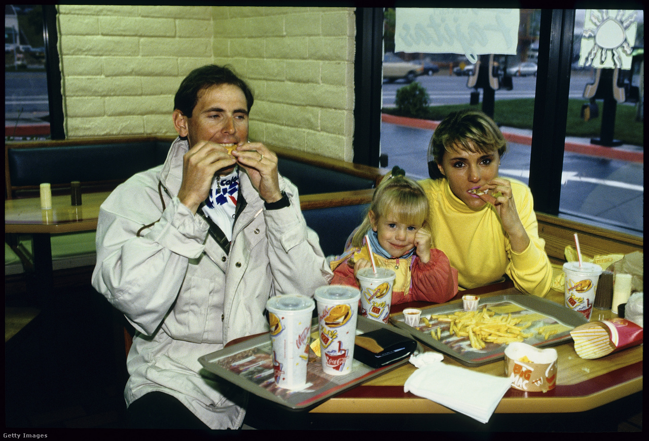 1993. január 10. A Rominger család egy McDonalds étteremben 