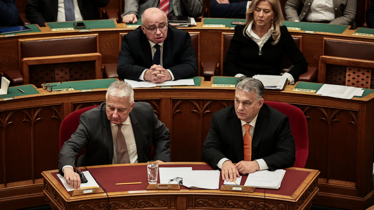 Orbán Viktor: Önök hol voltak húsz évig, ha nekünk kellett eltakarítani azt, amit itt hagytak?